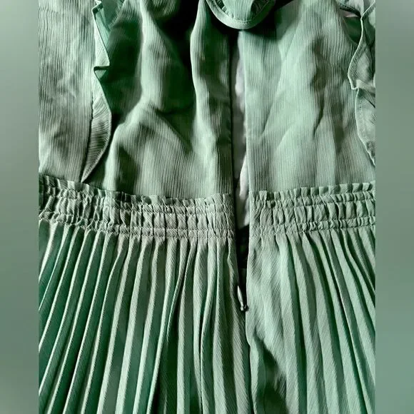 Club Monaco pleated flounce midi dress size 14, NWT is available for  purchase on au PAY Market - Imported Goods Online Store Co.Ltd. | au PAY  Market - Online Shopping Site